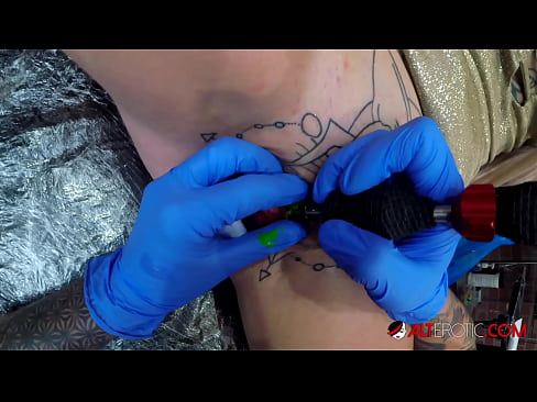 ❤️ Extremt tatuerade snyggingen Sully Savage fick en tatuering på sin klitoris ❤️ Sex at porn sv.image-kassir.ru